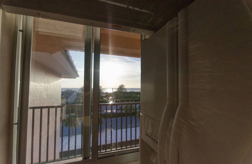 Siesta Key Condo | Million Dollar View Bay Sunrises & Gulf Sunsets-Feb and March open 2025