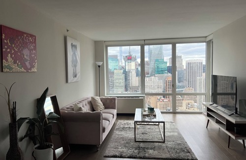 Midtown Apartment | Million dollar view spacious 1bed in prized location. Floor to ceiling windows.