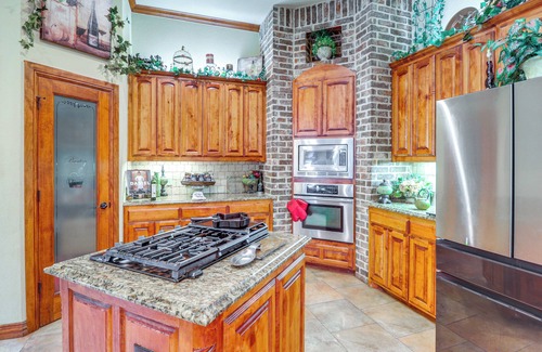 South Arlington House | $Million Memories, New Pool & Spa: Mansfield Gem!
