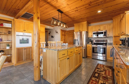 Aitkin House | MillMann's Lodge on Dam Lake SaunaPontoonSwim GAME ROOM