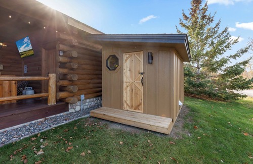 Aitkin House | MillMann's Lodge on Dam Lake SaunaPontoonSwim GAME ROOM
