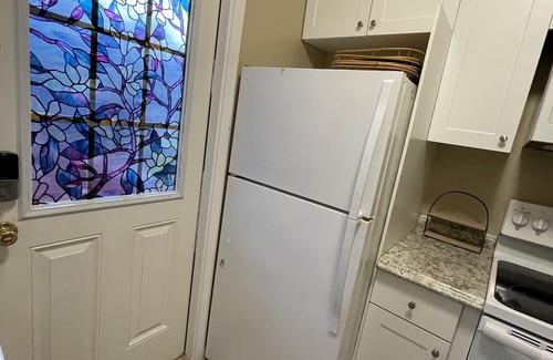 Rowena Gardens House | Mills 50 District/Audobon Park Area 2 Bedroom