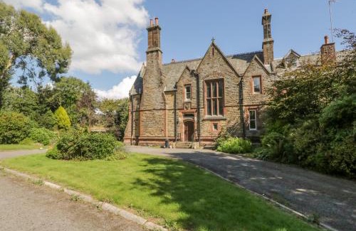 Newton in Furness House | Millwood Manor