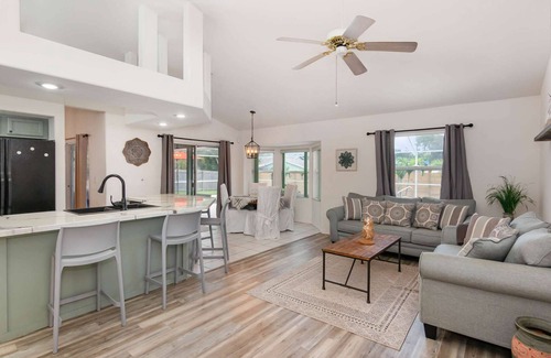 Interchange Square House | Milly · Spacious Luxury Pool Home Oasis · 8 mi to Airport