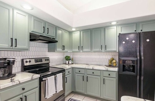Interchange Square House | Milly · Spacious Luxury Pool Home Oasis · 8 mi to Airport