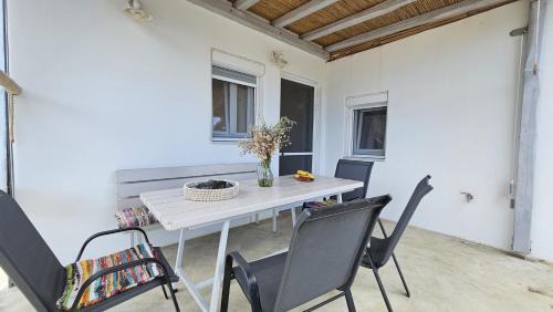 Milos Apartment | Milobsidian house