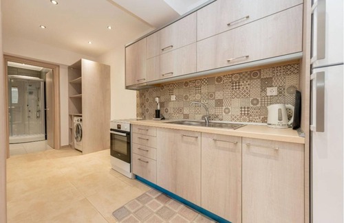 Paralia Dionysiou House | Milonas House Apartments