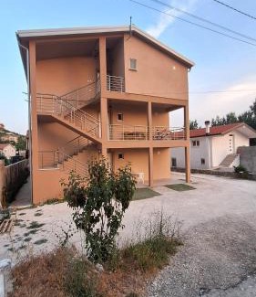 Radanovici Apartment | Milovic Apartman