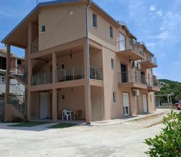 Radanovici Apartment | Milovic Apartman