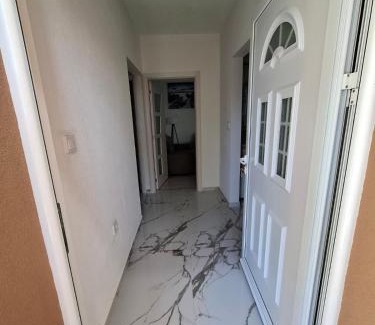 Radanovici Apartment | Milovic Apartman