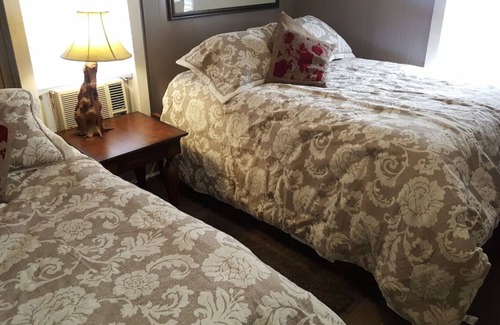 Dripping Springs House | MILTONS HISTORIC COTTAGE IN DOWNTOWN DRIPPING SPRINGS