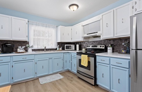 Huron House | Mimi's Cottage, nMinutes away from Sports Force Parks and Cedar Point
