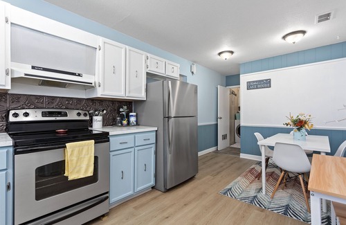 Huron House | Mimi's Cottage, nMinutes away from Sports Force Parks and Cedar Point