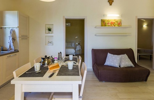 Mondavio Apartment | Mimosa apartment in Agriturismo Villa Beatrice, just 15 minutes from the beach
