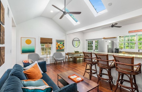 The Meadows House | MIMOSAS ON PINE ~ 3 Bedroom 2.5 Bath Home w/Pool & Great Spring/Summer Deals!