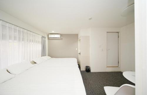 Minamikoiwa Hotel | Minami Koiwa - Stay in a Traditional Tokyo Shopping Street with Quick Trip to Shinjuku & Akihabara