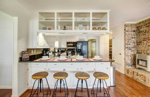 Mineola Cottage | Mineola Lake House w/Dock & Fire Pit!