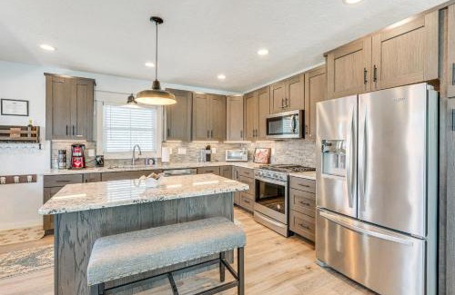 Mineral Bluff House | Mineral Bluff Cabin Rental with Private Hot Tub!
