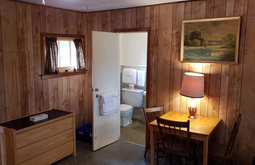 Minden Hills Hotel | Miners Bay Lodge