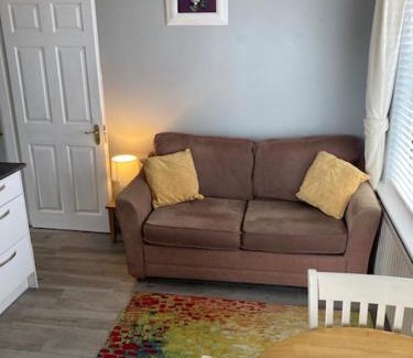 Carrigaline Apartment | Mini-Apt Carrigaline, 2min to town 1 Bed & Sofa Bed Sleeps 4