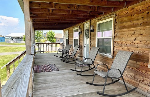 Cleora Cabin | Mini-Lodge at Grand Lake, OK