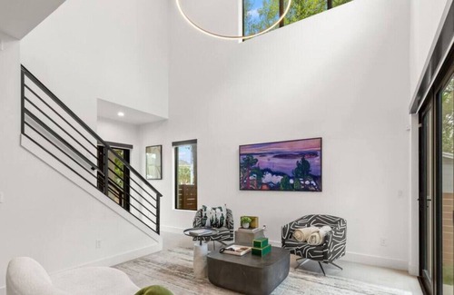 North Hyde Park House | Mini Playboy Mansion - High End Home South Tampa