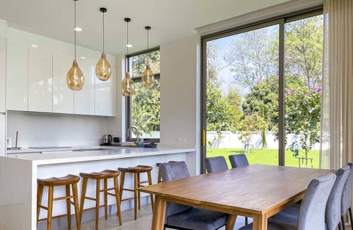 Su Thep Villa | Minimal Luxury Villa HUGE Garden. 10 min to Nimman