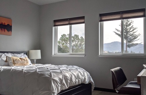 May Valley House | Minimalist design guest house with views of the valley