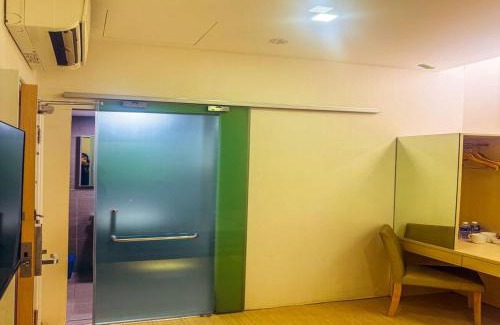 Taman Desa Jaya Hotel | Minimalist Hotel