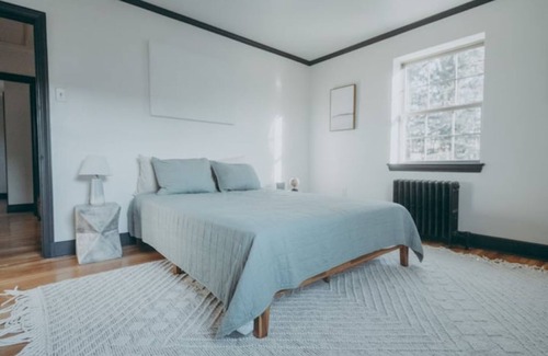 Conestoga House | Minimalist Paradise- 17 min to city, very peaceful
