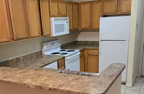 Dixie Belle Condo | Minimum1 month, 2 Bed, 1 bath resort style +pools ,for Desney/Orlando