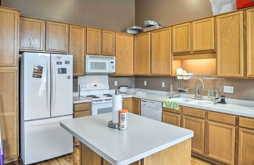 Inver Grove Heights House | Minnesota Escape - Deck, Grill & Near Skiing!