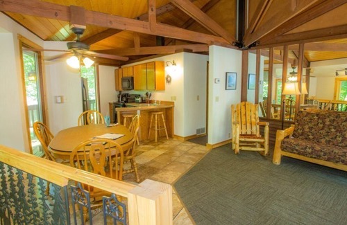 Puposky Cabin | Minnesota Octagon Treehouse - Private Jacuzzi & Forest Views
