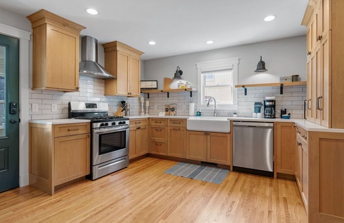 Chaska House | MINNeSTAY* Chaska Charmer