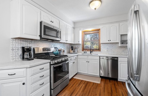 Robbinsdale House | MINNeSTAY* Crystal Lake Clubhouse Modern | Family