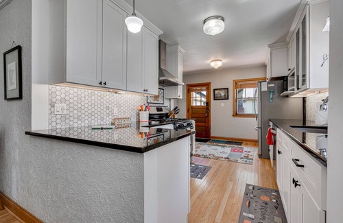 Fulton House | MINNeSTAY* Edina Escape