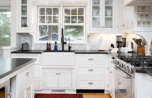 Excelsior House | MINNeSTAY* Gideon's Retreat-Excelsior | Sauna | Fun | Stylish