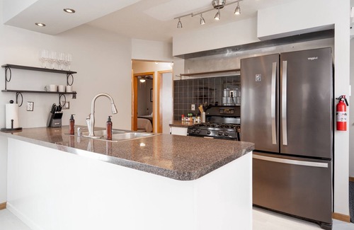 Wenonah House | MINNeSTAY* Lake Nokomis Retreat | Cozy | Modern