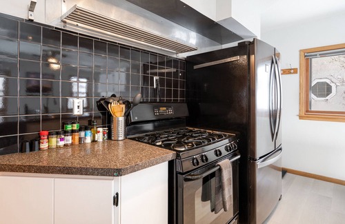 Wenonah House | MINNeSTAY* Lake Nokomis Retreat | Cozy | Modern