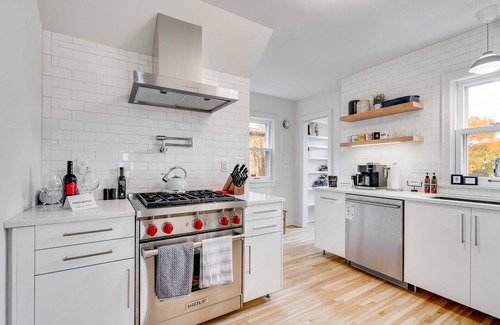 Hale House | MINNeSTAY* Nokomis Blue | Quiet