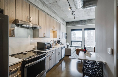 Warehouse District Apartment | MINNeSTAY* Sable 302 | North Loop