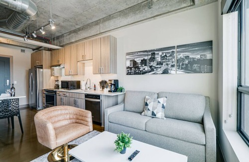 Warehouse District Apartment | MINNeSTAY* Sable 302 | North Loop