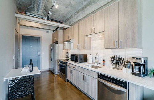 Warehouse District Apartment | MINNeSTAY* Sable 302 | North Loop