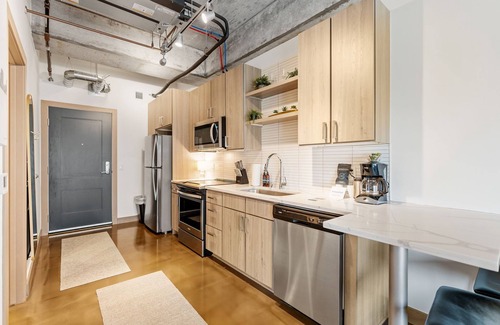 Warehouse District Apartment | MINNeSTAY* Sable 304 | North Loop | Target Field