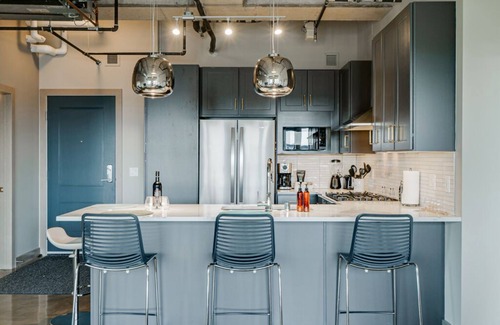 Warehouse District Apartment | MINNeSTAY* Sable 805 Two Bedroom | Private Balcony