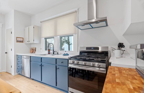 Lowry Hill East House | MINNeSTAY* Stoneway | Historic | Beautiful