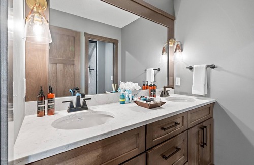 Center City House | MINNeSTAY* The Belle Retreat | Lakeside | Luxury