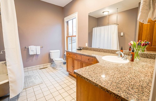 West Seventh House | MINNeSTAY* The Irvine | Xcel Center | Historic | Spacious