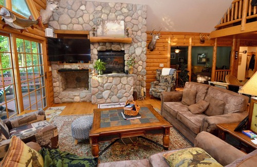 Minocqua Cabin | Minocqua Fence Lake Chain Stunner!!!