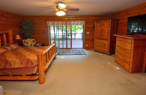 Minocqua Cabin | Minocqua Fence Lake Chain Stunner!!!